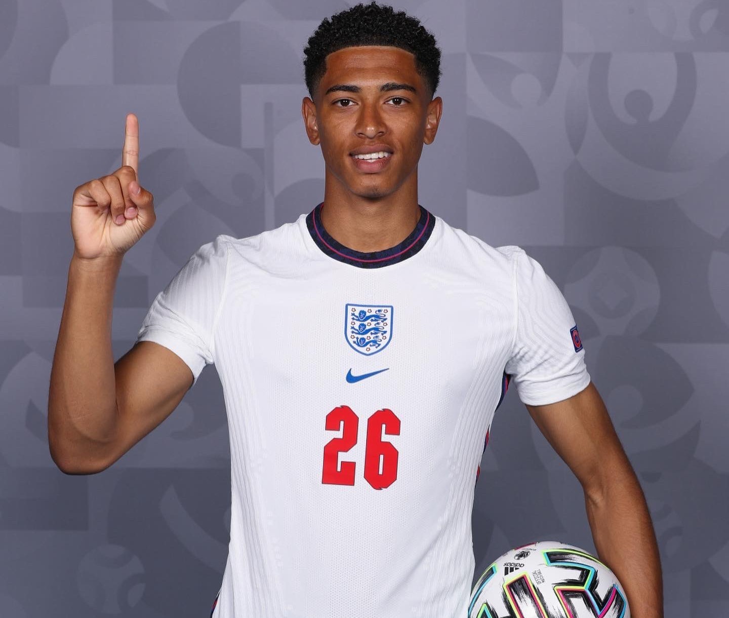 欧冠大神领衔!鹏哥解球11连红 琛茹&小盼哥皆25中23