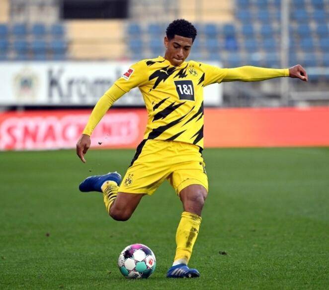 中冠排位赛：大连可为2-1大连涵瑀，两回合比赛占得先机（中冠排位赛：大连可为2比1击败大连涵瑀，两回合制对决占据主动）