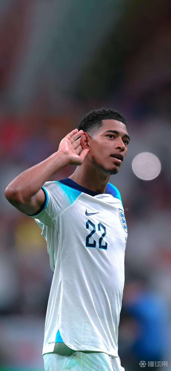 英超92家俱乐部总排名：利物浦领跑曼联紧随其后（英超92队综合排名：利物浦居首，曼联紧追其后）