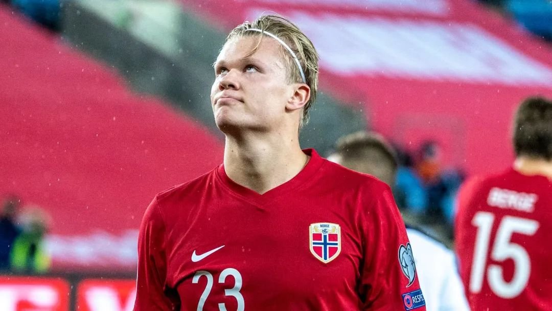 阿什拉夫现身训练场急速狂奔，今夜小组赛次轮有望复出（阿什拉夫训练场飞驰备战，或于今夜小组赛第二轮复出）