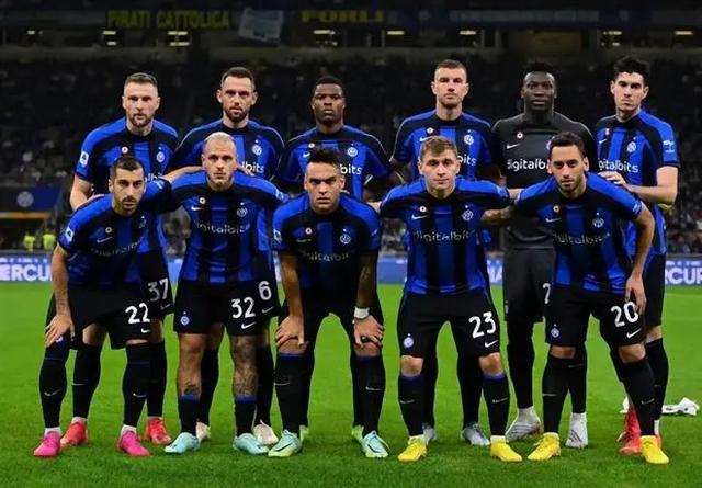 维尼修斯在所有体育场继续制造混乱