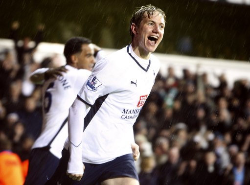 电讯报：前扑克牌手博德领导的财团获准优先竞标谢周三（电讯报：前职业扑克手博德领衔的财团获谢周三优先竞标资格）