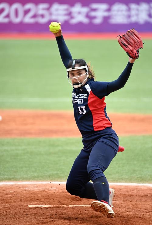 西甲公布24／25赛季转播收入分成，皇马力压巴萨领跑（西甲24／25季转播收入分配出炉，皇马压巴萨居榜首）