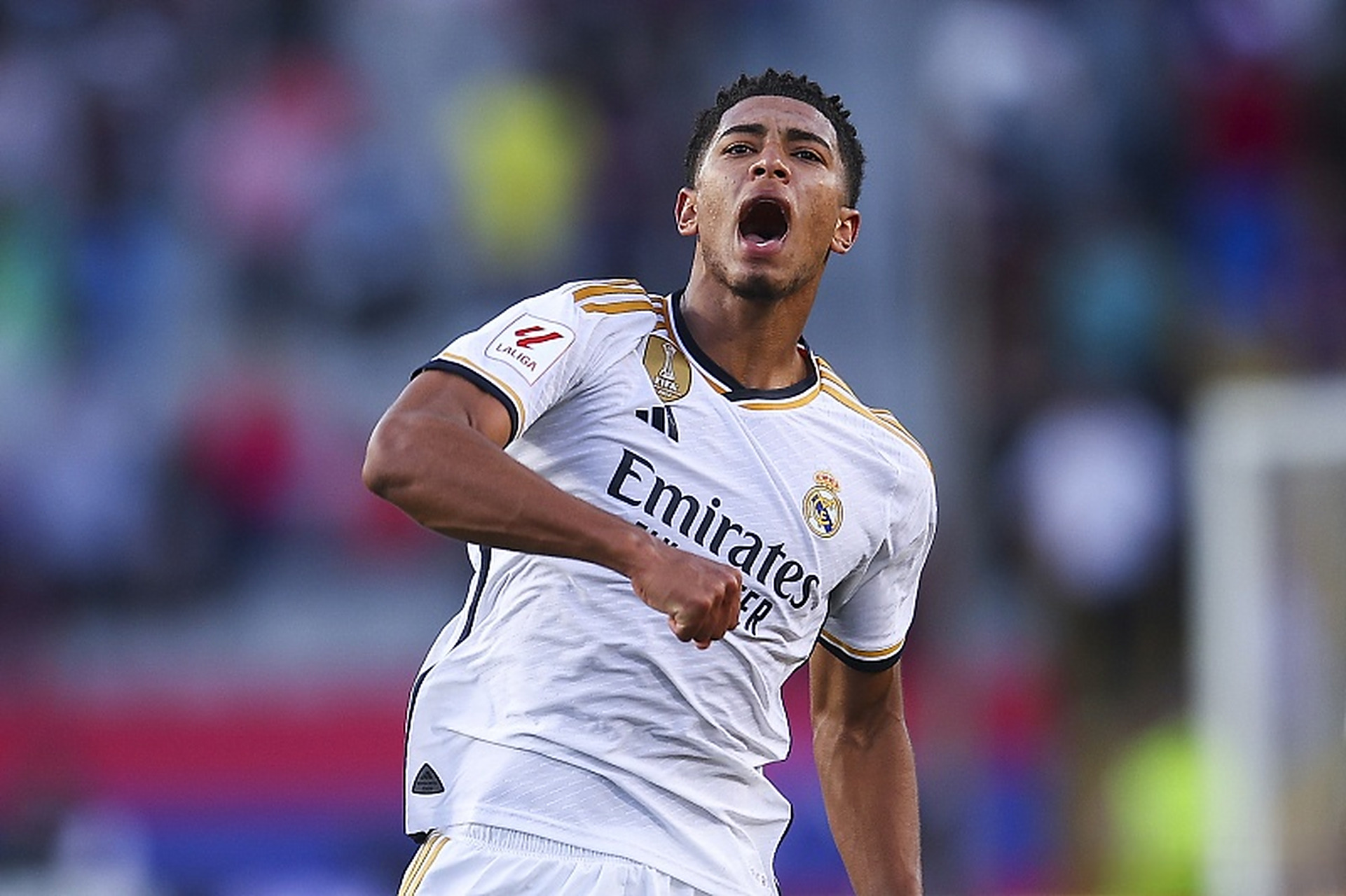 奇闻揭秘：巴西球星自掏腰包加盟中超，为追逐梦想付出数十万代价（秘闻曝光：巴西球星为逐梦自费加盟中超，砸下数十万）