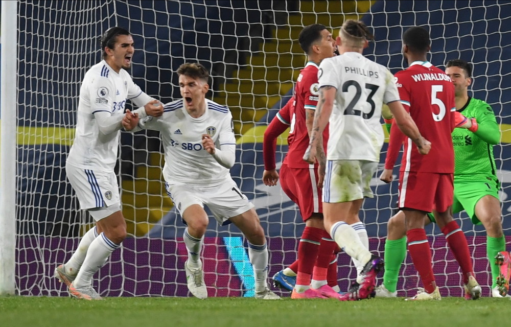 西甲战报：拉菲尼亚点射、亚马尔破门，巴萨2-0十人黄潜（西甲：巴萨2-0维拉利亚尔，拉菲尼亚点射、亚马尔建功，对手十人作战）