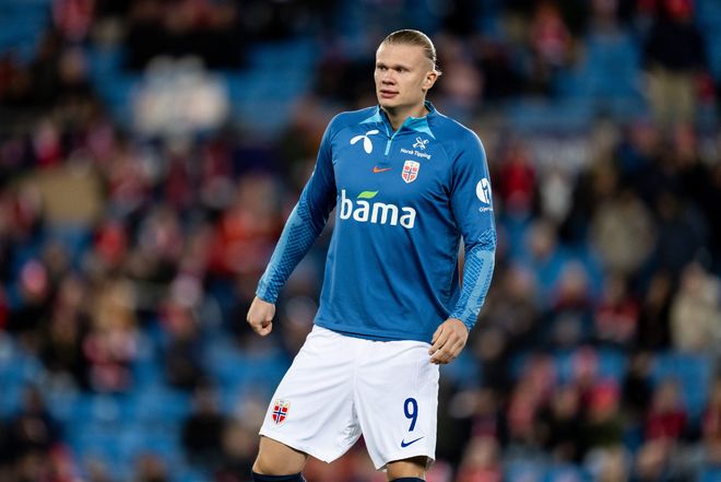 记者：莱万腿筋不适缺席训练，将无缘本轮国王杯比赛（记者：因腿筋不适缺席训练，莱万无缘本轮国王杯）