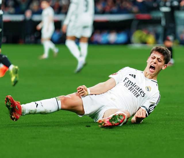 战巴萨贡献2球1助，布鲁日前锋福布斯当选欧冠全场最佳球员（欧冠战巴萨梅开二度并送助攻，布鲁日前锋福布斯荣膺全场最佳）