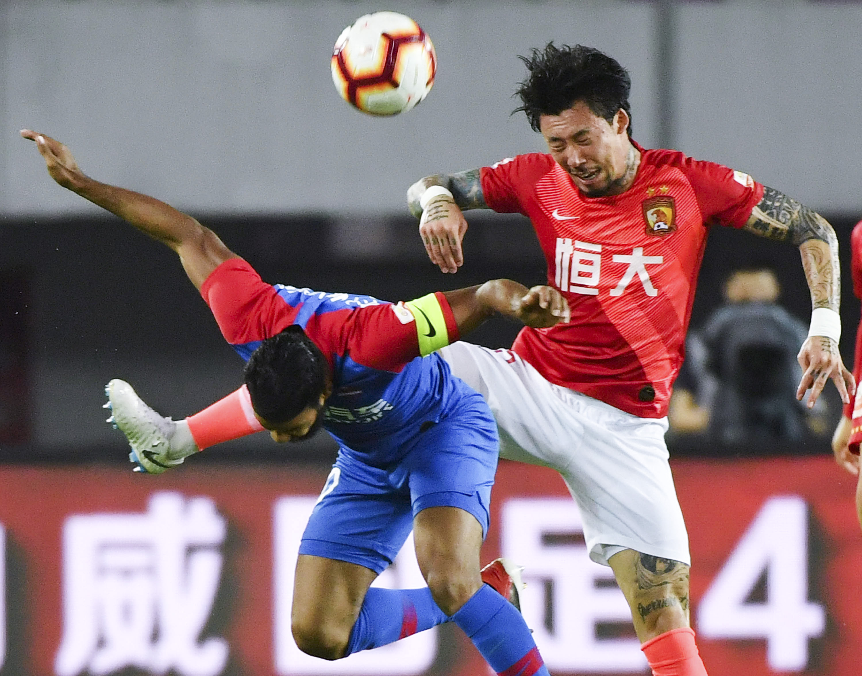 湖人进攻端配合流畅，失误率下降