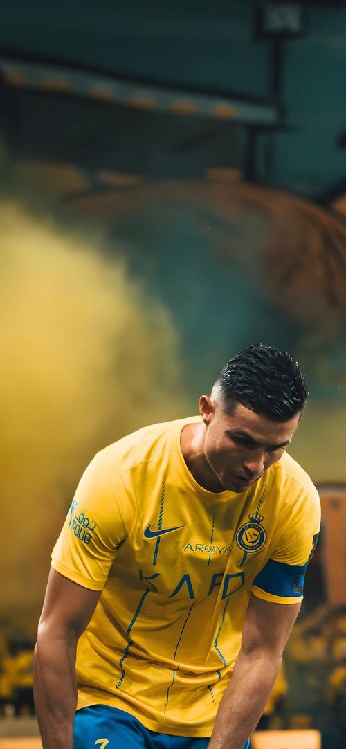 欧冠决赛用球谍照：包含白+深紫，灵感来自举办城市布达佩斯（欧冠决赛用球曝光：白与深紫配色，灵感源自布达佩斯）