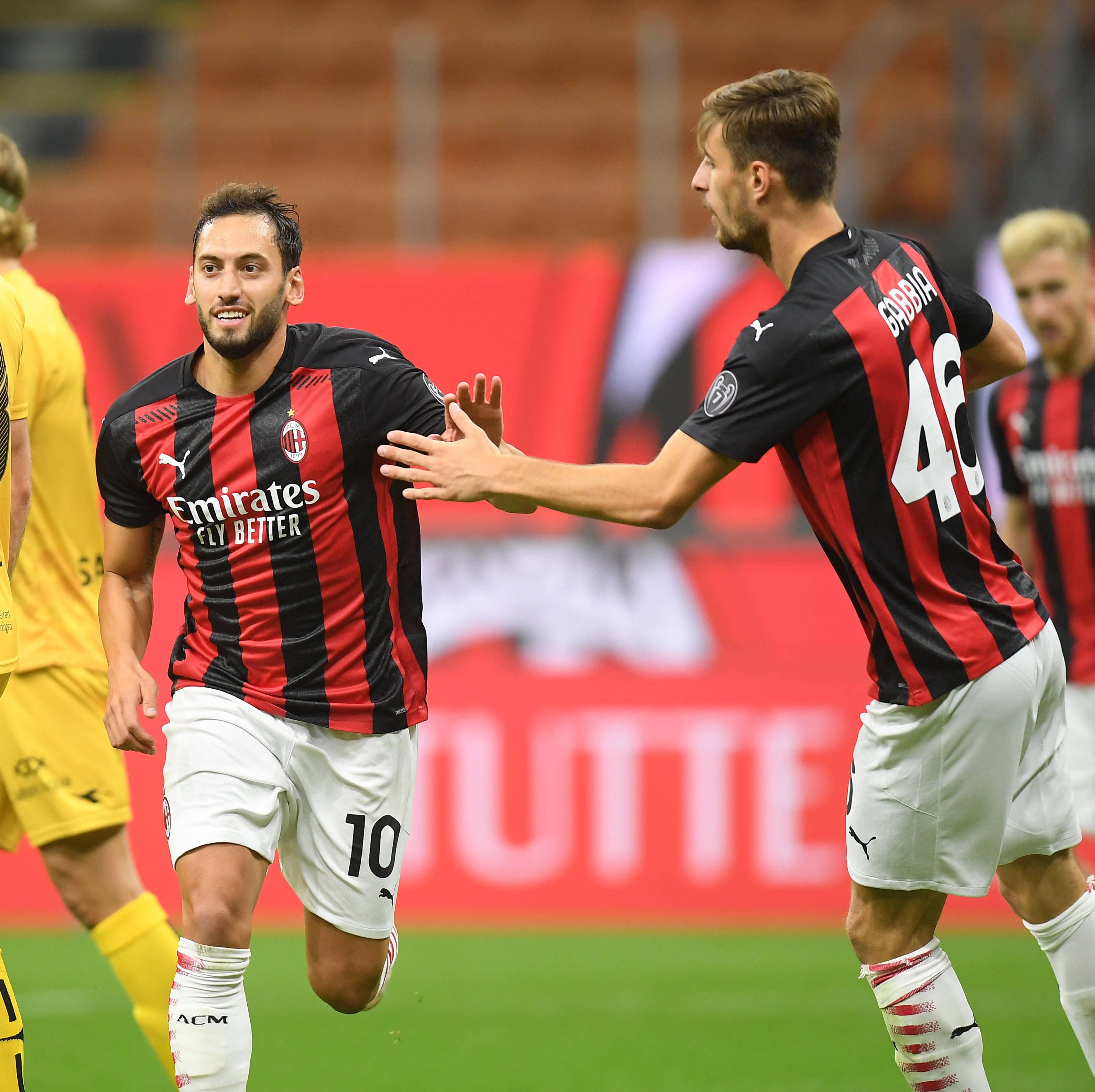 官方：阿贾克斯主帅海廷加下课；带队本赛季欧冠四战全败（阿贾克斯官宣主帅海廷加下课，本季欧冠四战皆负）